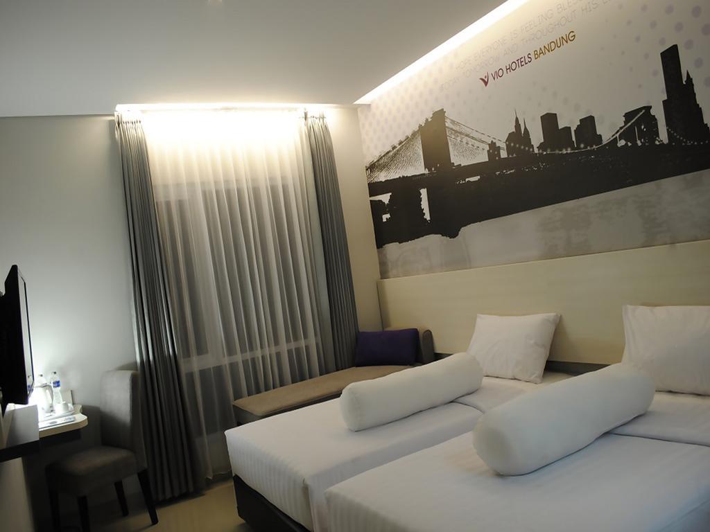 Vio Hotel Veteran Bandung Szoba fotó