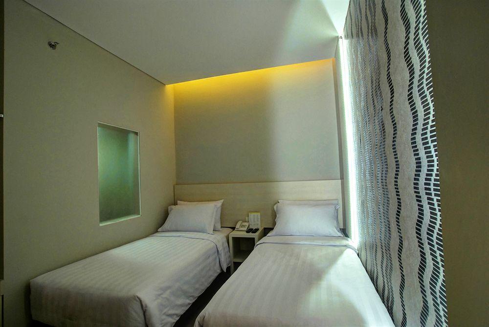 Vio Hotel Veteran Bandung Kültér fotó