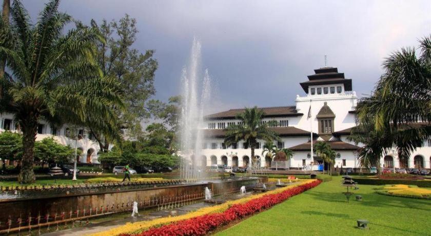 Vio Hotel Veteran Bandung Kültér fotó